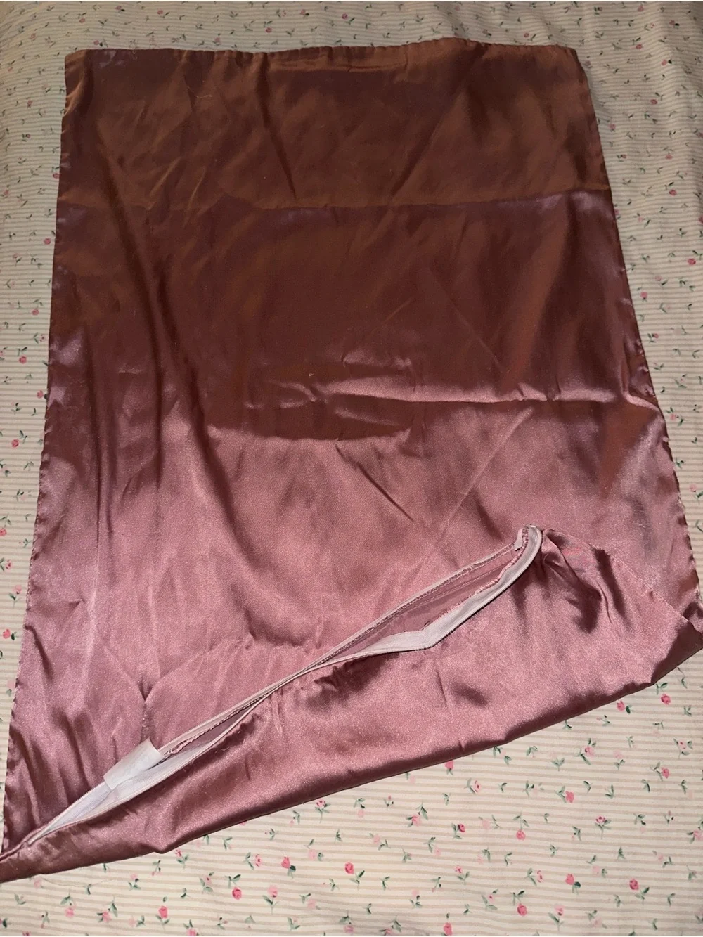 Silky Burgundy Pillowcase - Smooth Satin Home Bedding